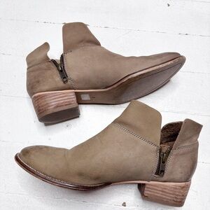Anthro Seychelles Snape Taupe Leather Ankle Boots Size 8